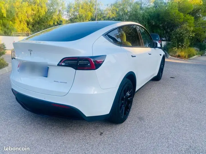 Tesla Model Y 2022 photo 2