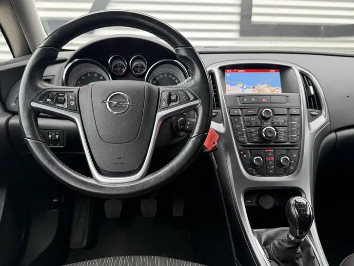 Opel Astra 2015 photo 2