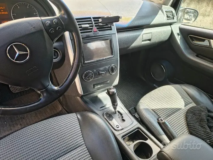 Mercedes-Benz A 180 2006 photo 3