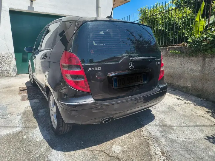Mercedes-Benz A 180 2006 photo 4