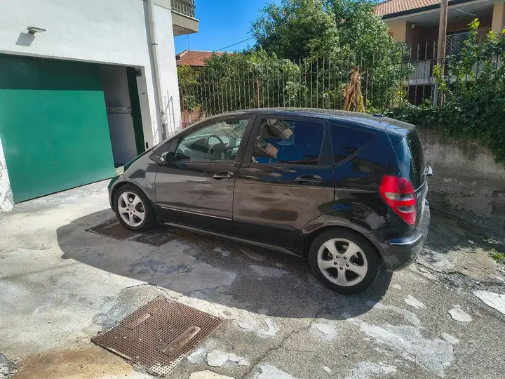 Mercedes-Benz A 180