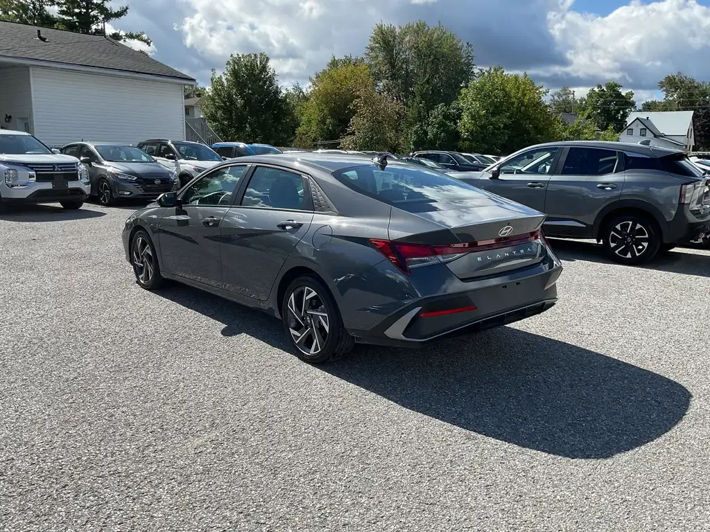 Hyundai Elantra 2026 photo 4