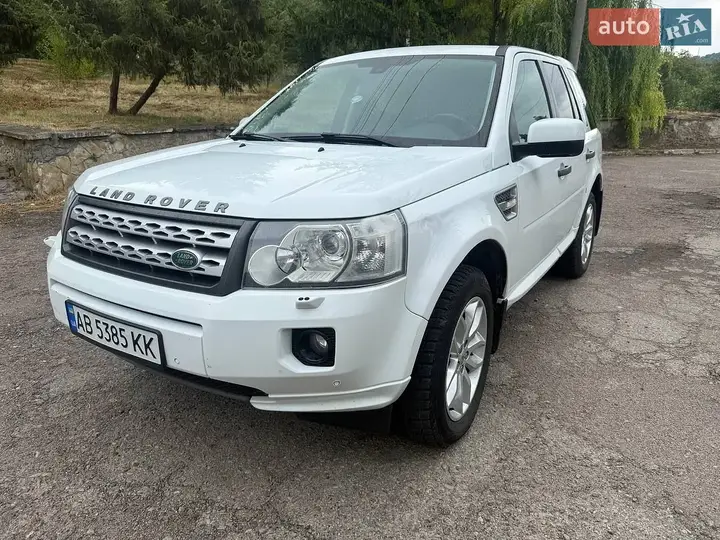 Land Rover Freelander 2011 photo 3