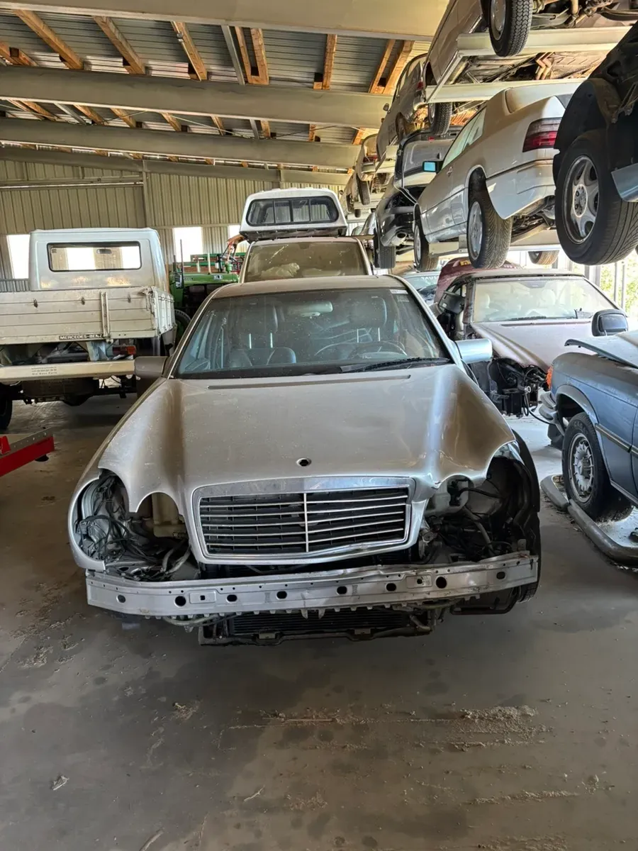 Mercedes-Benz E-Class 1997 photo 3