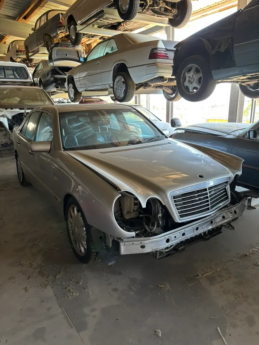 Mercedes-Benz E-Class 1997 photo 2