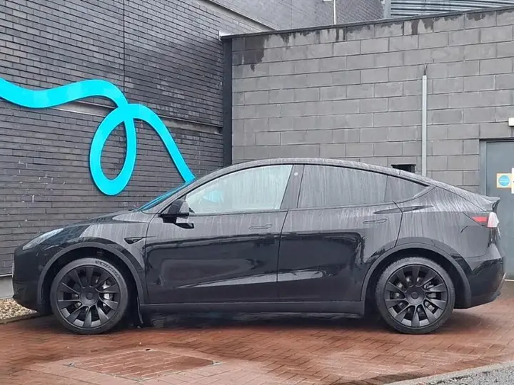 Tesla Model Y 2023 photo 4