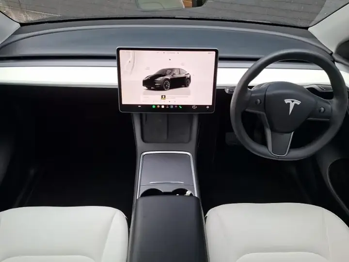 Tesla Model Y 2023 photo 3