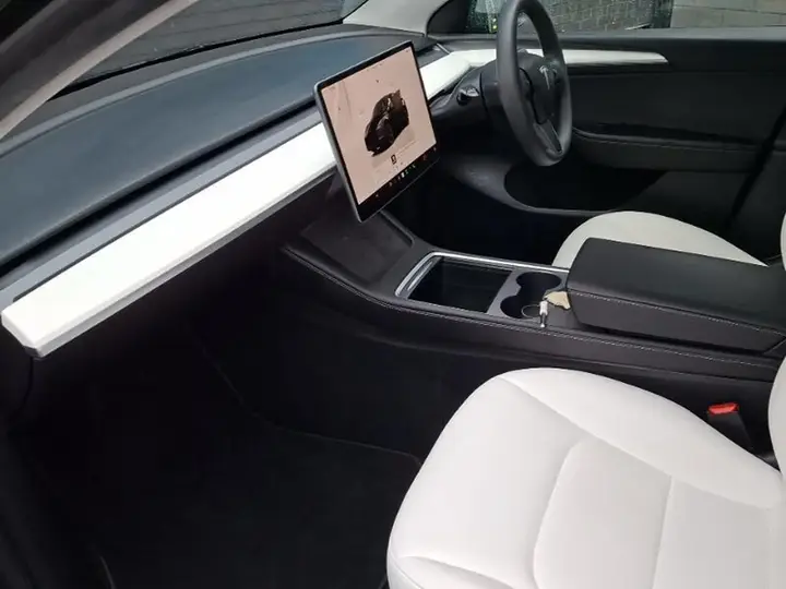 Tesla Model Y 2023 photo 5