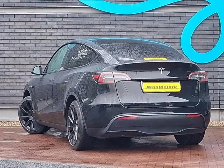 Tesla Model Y 2023 photo 2