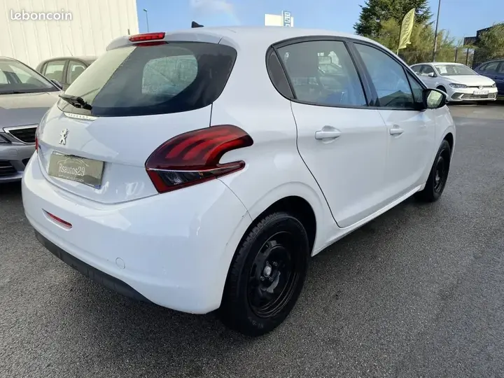 Peugeot 208 2020 photo 3