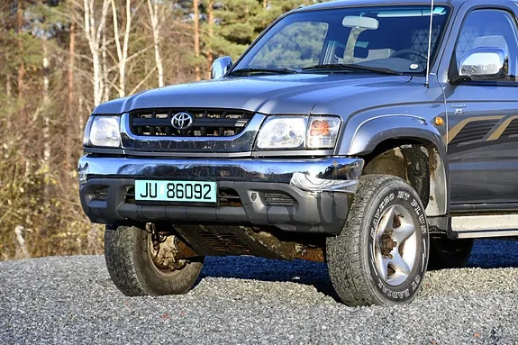 Toyota Hilux 2003 photo 2