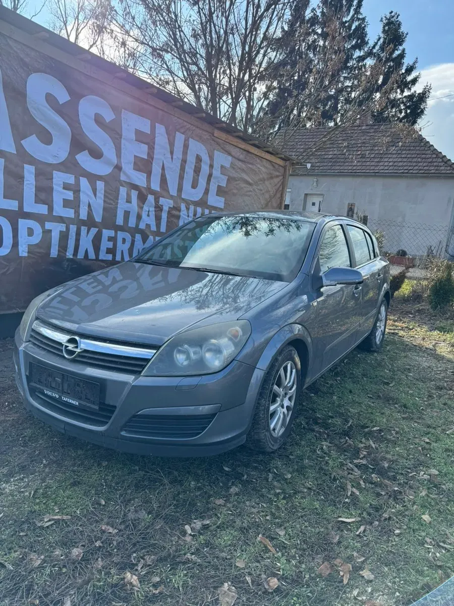 Opel Astra 2004 photo 2