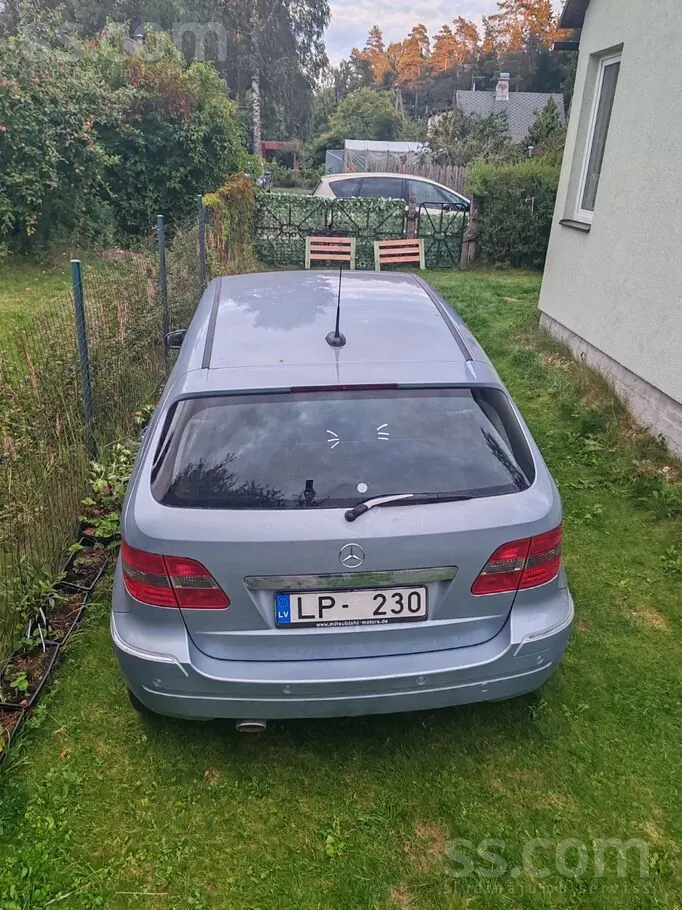 Mercedes-Benz B200