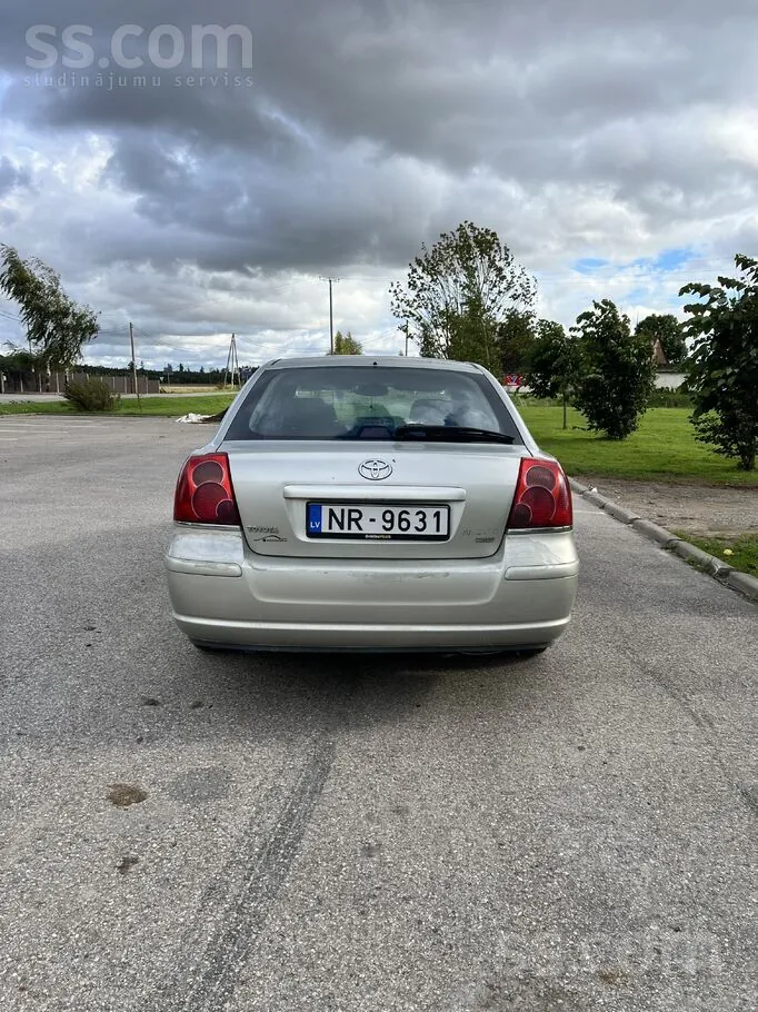 Toyota Avensis 2004 photo 2