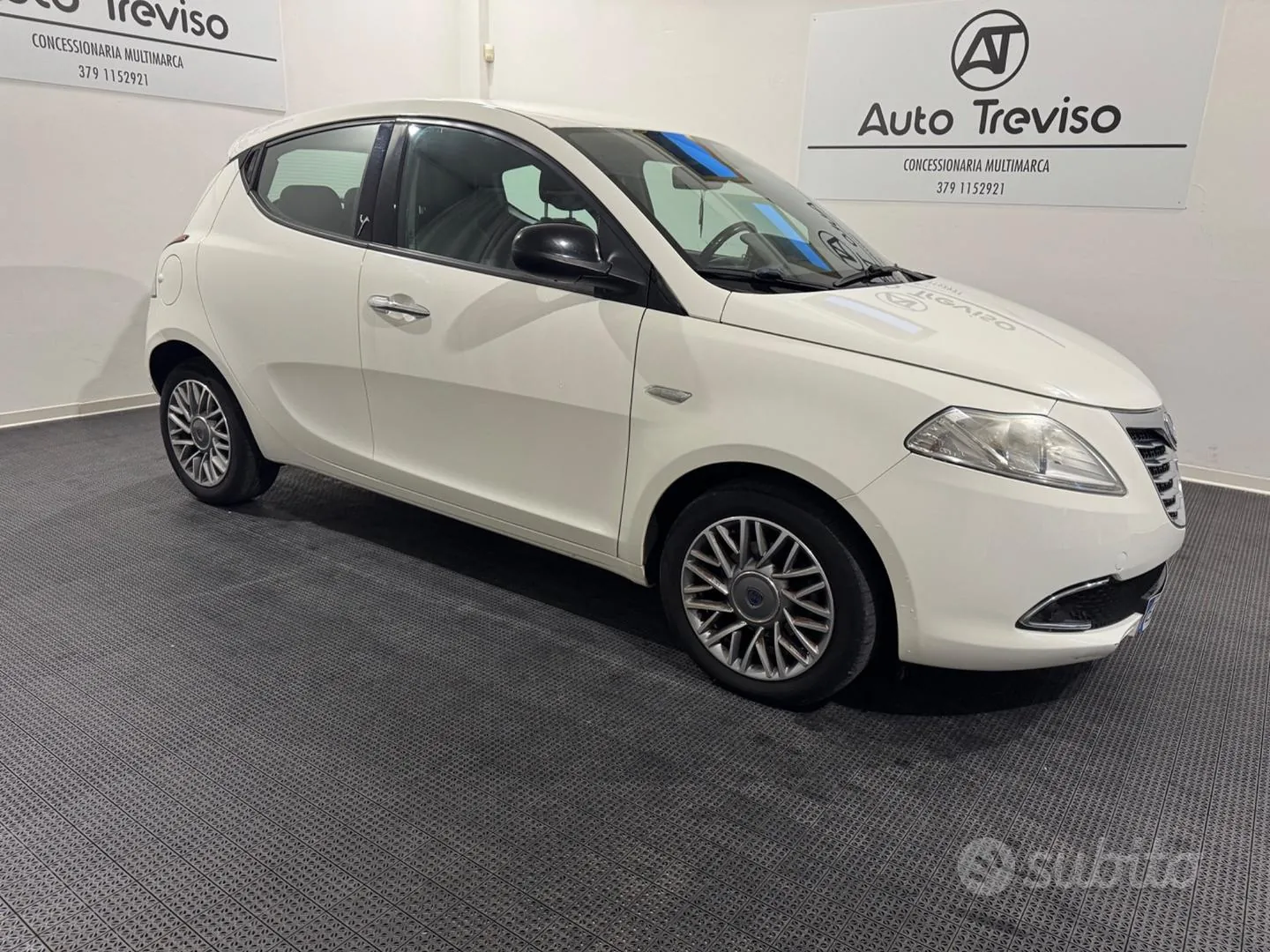 Lancia Ypsilon 2011 photo 2