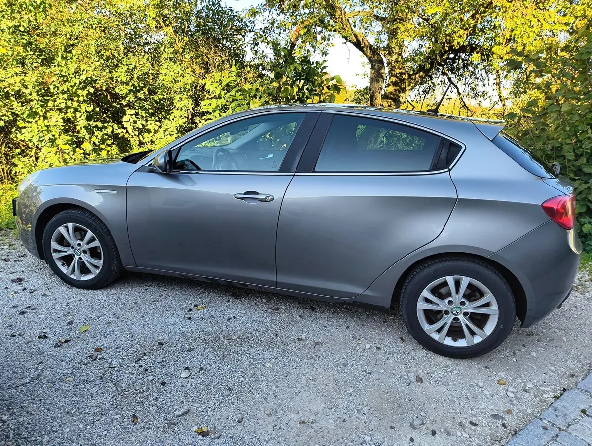 Alfa Romeo Giulietta 2014 photo 2
