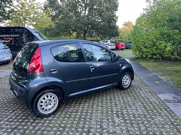 Peugeot 107 2006 photo 3