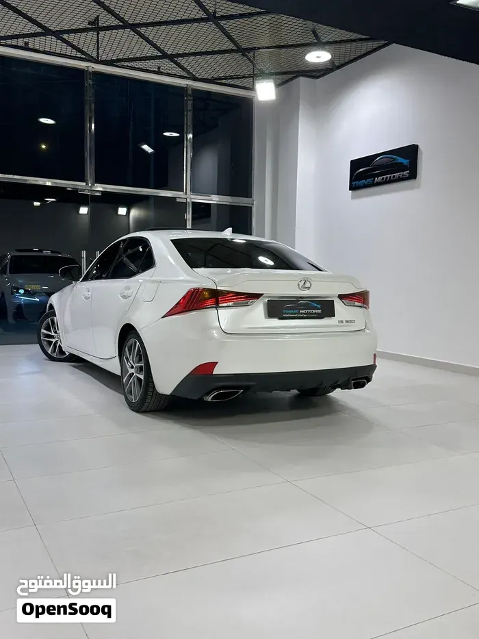 Lexus Is 2019 photo 4