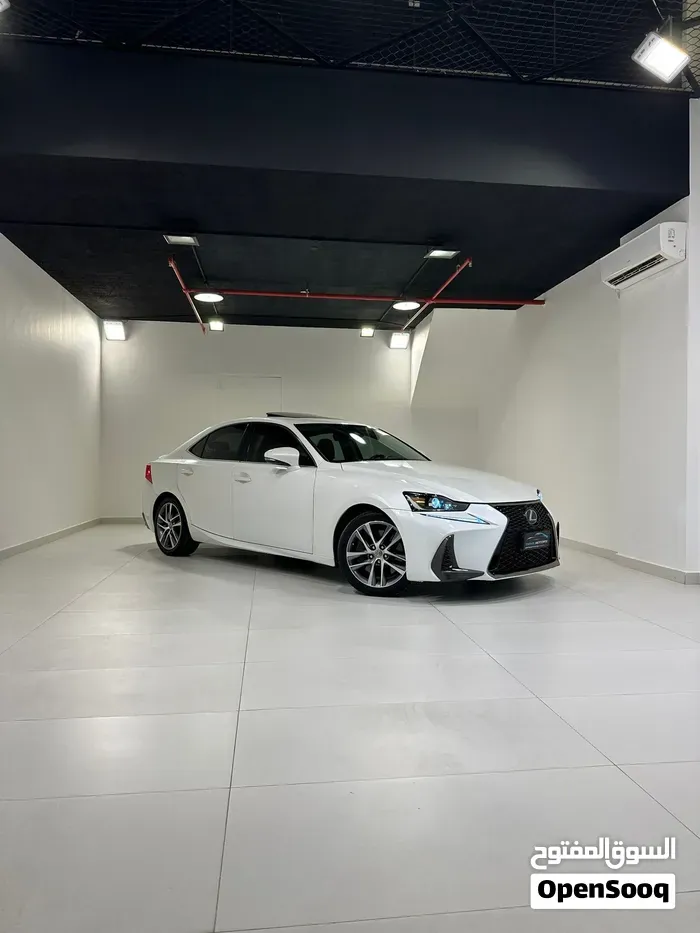 Lexus Is 2019 photo 2