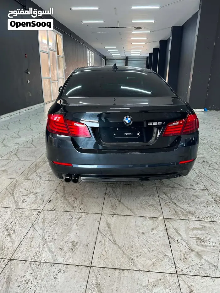 BMW 5 Series 2011 photo 2