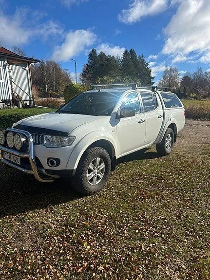 Mitsubishi L200 2011 photo 2