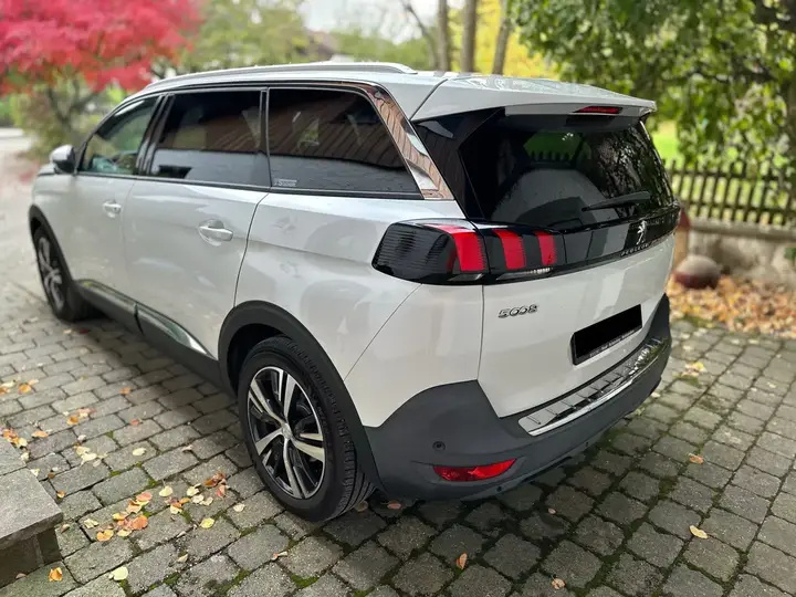 Peugeot 5008 2018 photo 2