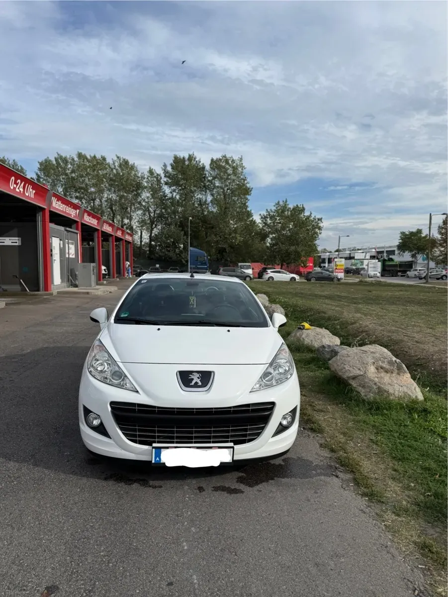 Peugeot 207 2012 photo 2