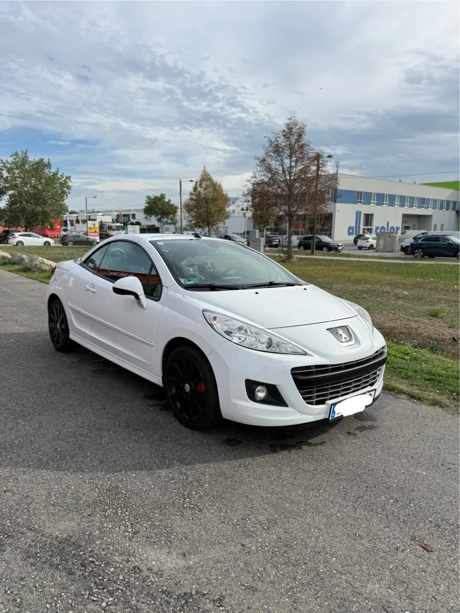 Peugeot 207 2012 photo 3