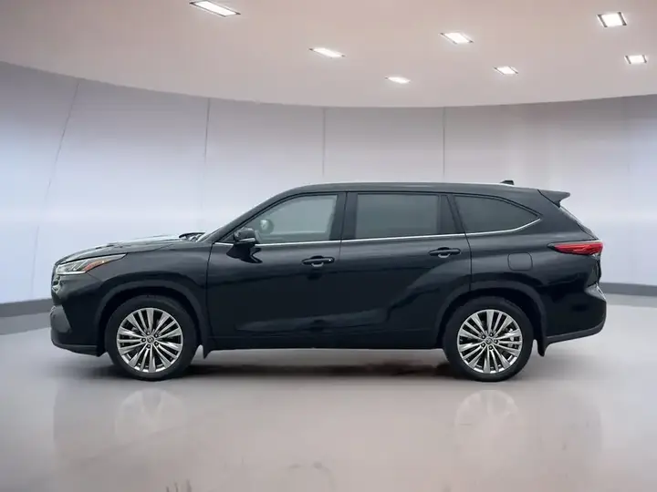 Toyota Highlander 2022 photo 2