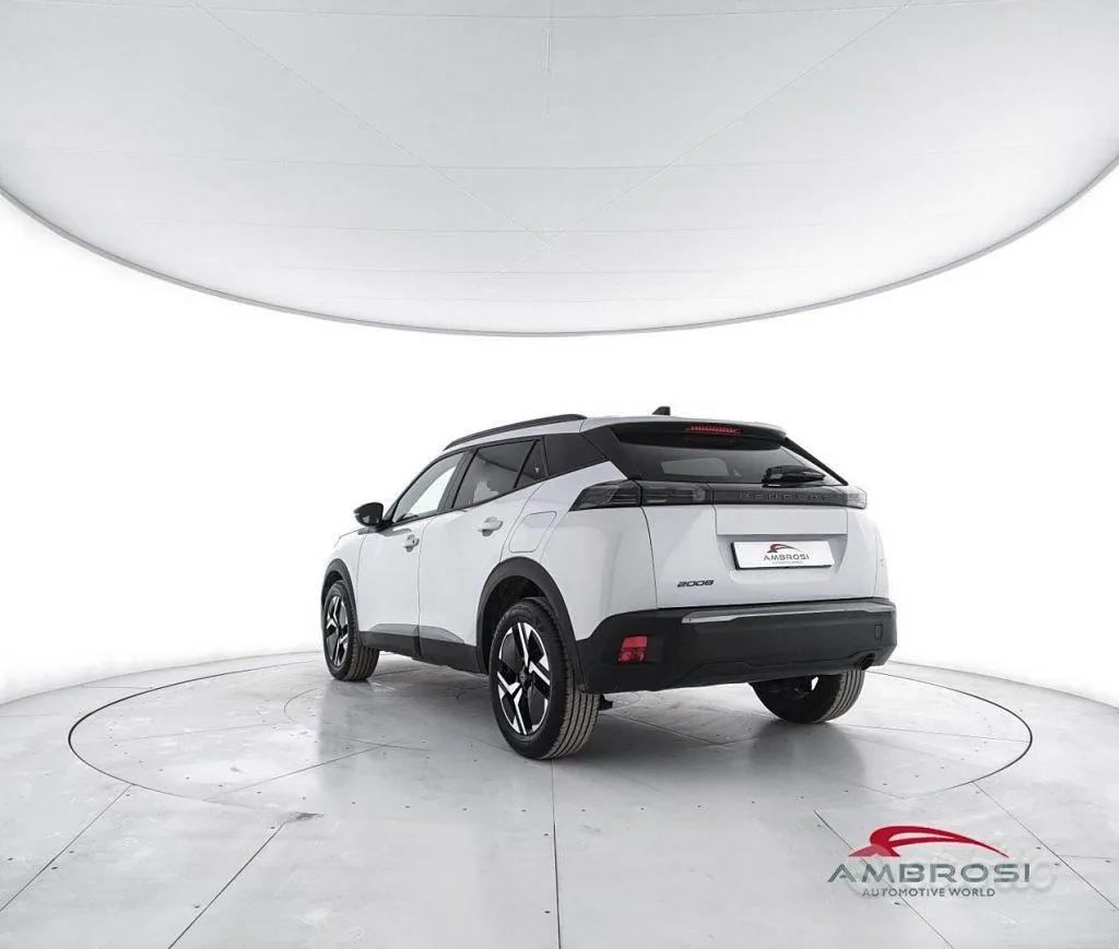 Peugeot 2008 2025 photo 5