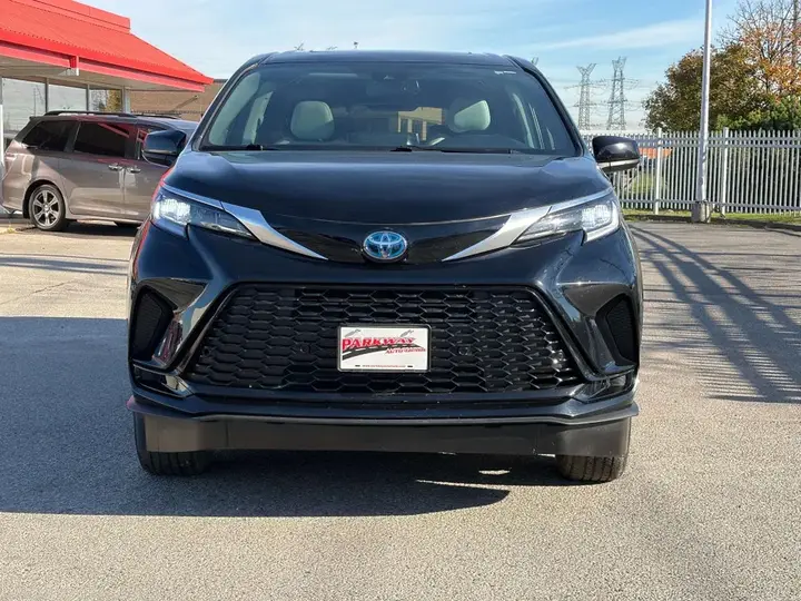 Toyota Sienna 2022 photo 3