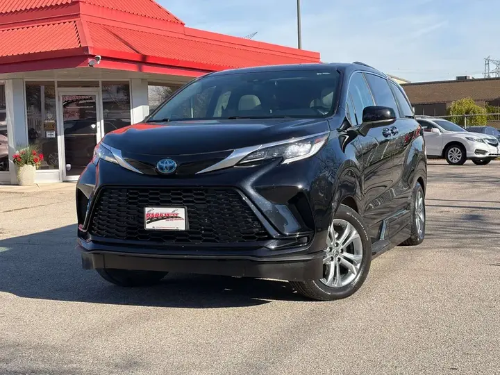 Toyota Sienna 2022 photo 2