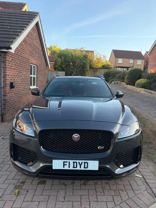 Jaguar F-Pace 2017 photo 2