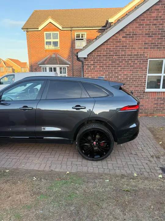 Jaguar F-Pace 2017 photo 5