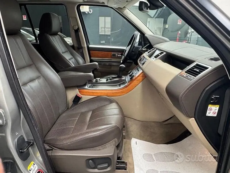 Land Rover Range Rover Sport 2011 photo 5