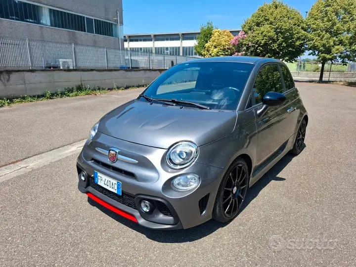 Abarth 595 2018 photo 2
