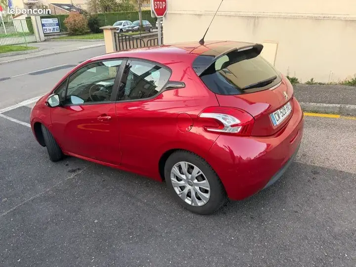 Peugeot 208 2013 photo 4