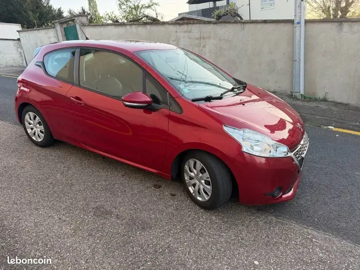 Peugeot 208 2013 photo 2