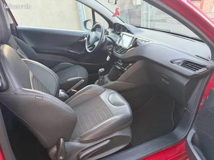Peugeot 208 2013 photo 5