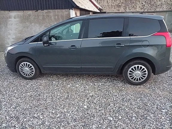 Peugeot 5008 2011 photo 2