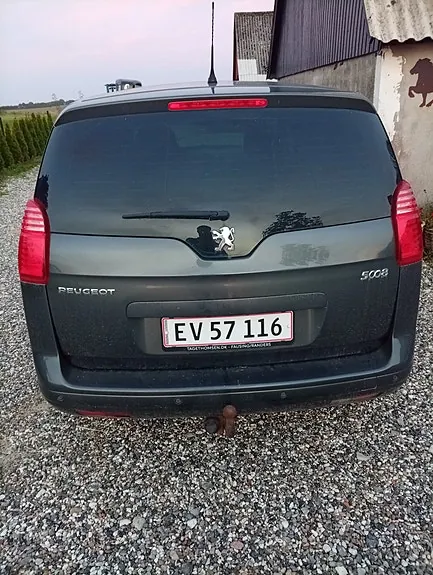 Peugeot 5008 2011 photo 4