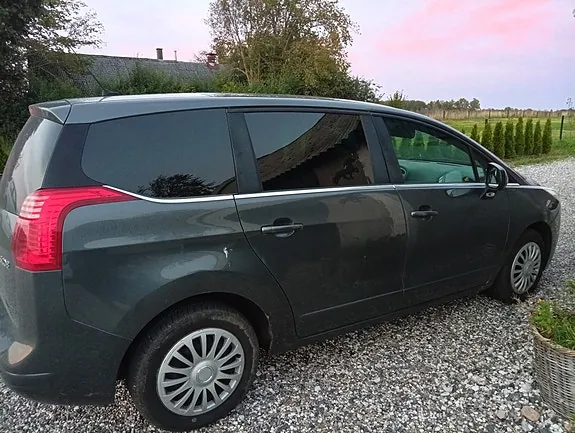 Peugeot 5008 2011 photo 3