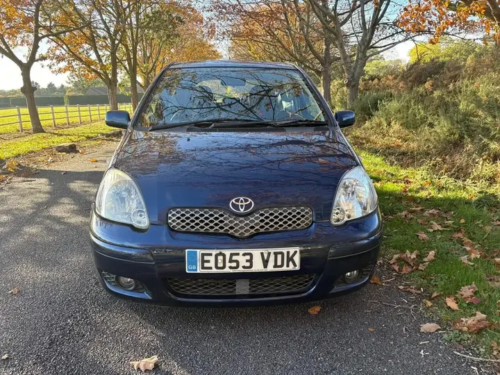 Toyota Yaris 2003 photo 3