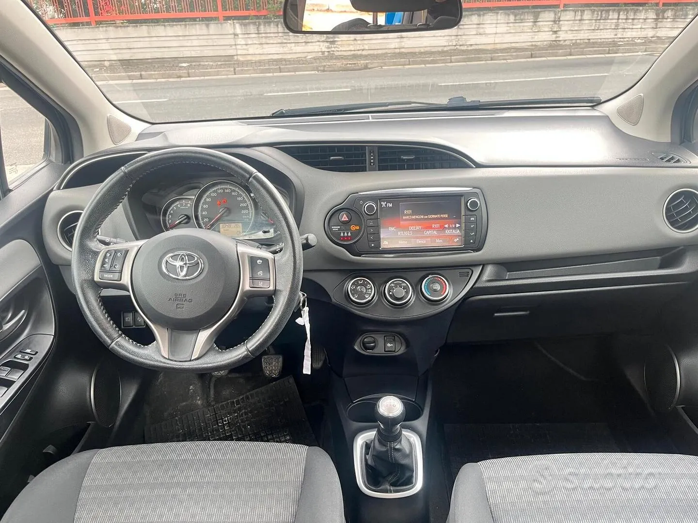 Toyota Yaris 2017 photo 5