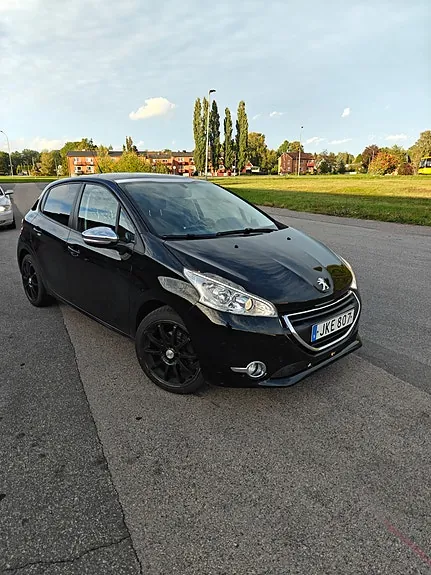 Peugeot 208 2014 photo 2