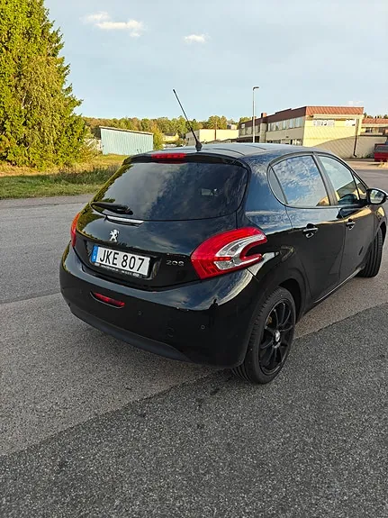 Peugeot 208 2014 photo 4