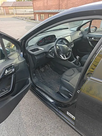Peugeot 208 2014 photo 5
