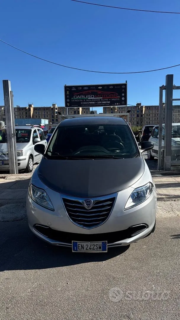 Lancia Ypsilon