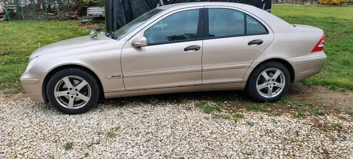 Mercedes-Benz C180