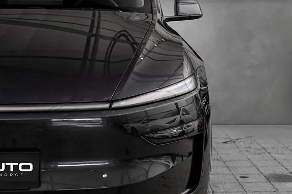 Tesla Model Y 2025 photo 4